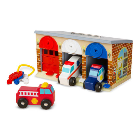 Låse garage, låsegarage, garage med biler, bilgarage, redningsbiler, ambulance, brandbil, politibil, bilglad, sprogstimulering, sprogtræning, avt, høretab, hørenedsættelse, cochlear implants, høreapparater, melissa and doug, ciha