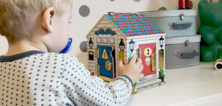 ringeklokkehuset, ringeklokkehus, anmeldelse, produkttest, anmelder, legetøjsanmeldelse, ringeklokker, nøglehus, sprogudvikling, vejledning, guideline, avt, sprogudvikling