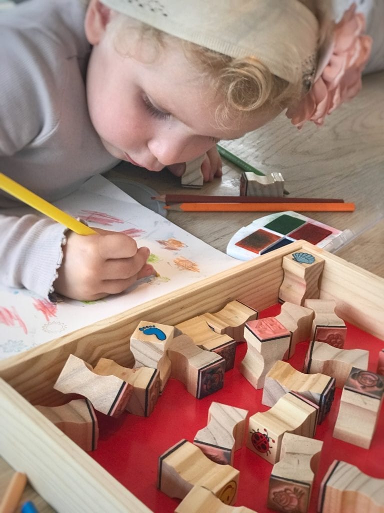 sekvenser, høretab, sprog, sprogudvikling, leg og lær, tegne, kreativ, mønstre, farver, rim og remser