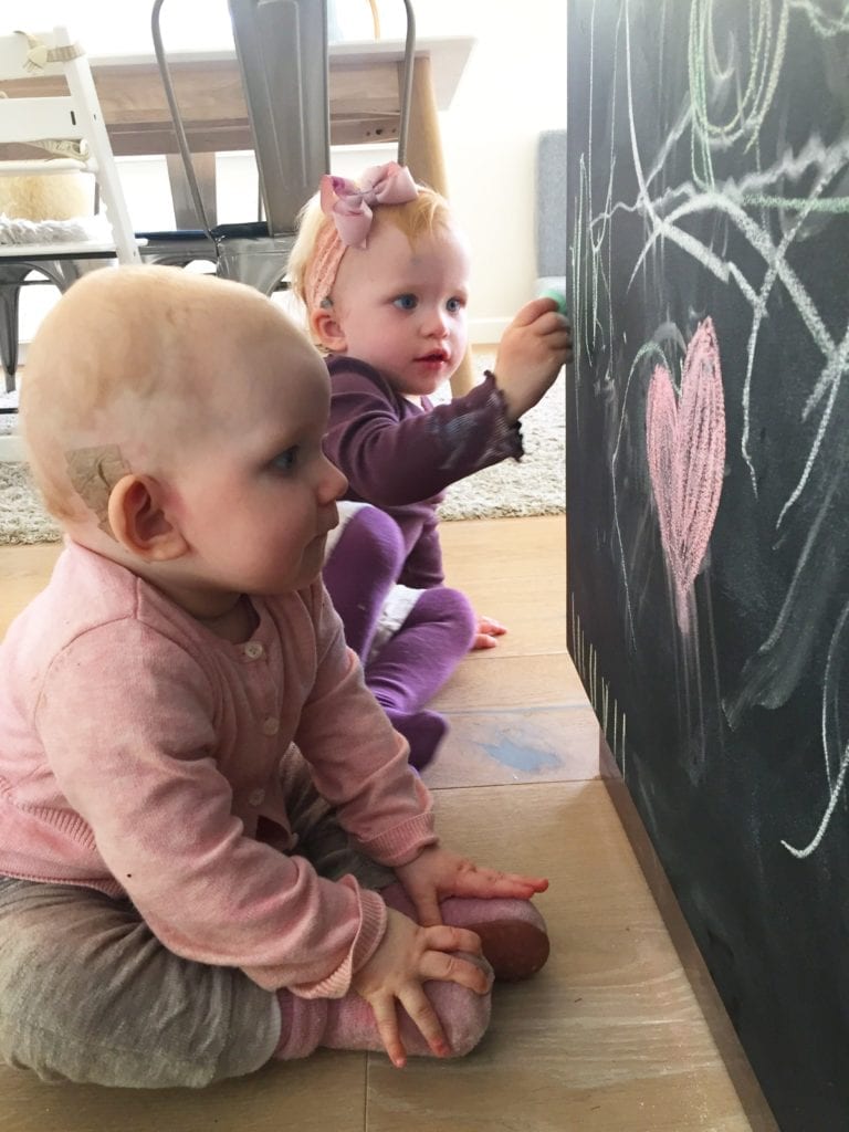 leg, tegne, kridt, alberte, ella, Amdisen, cochlear implants