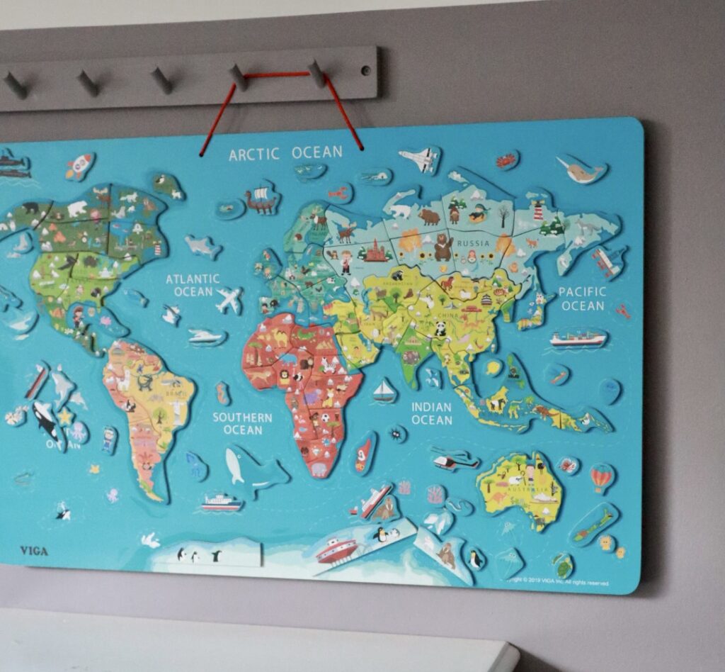 magnetisk verdenskort og whiteboard tavle