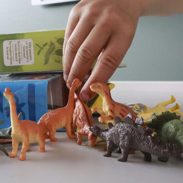 Wild Republic dinosaur I rør - 18 små dinoer til sjov leg