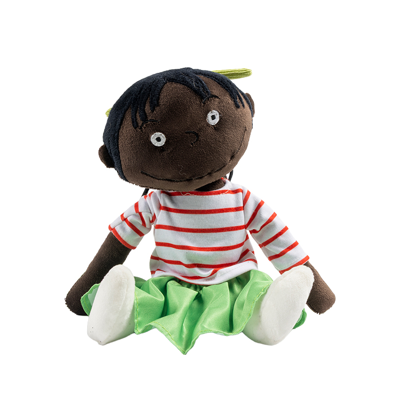 Ronja fra bøgerne med Pelle og Ronja. Hun er en bamse-dukke, tilladt for børn i alle aldre.