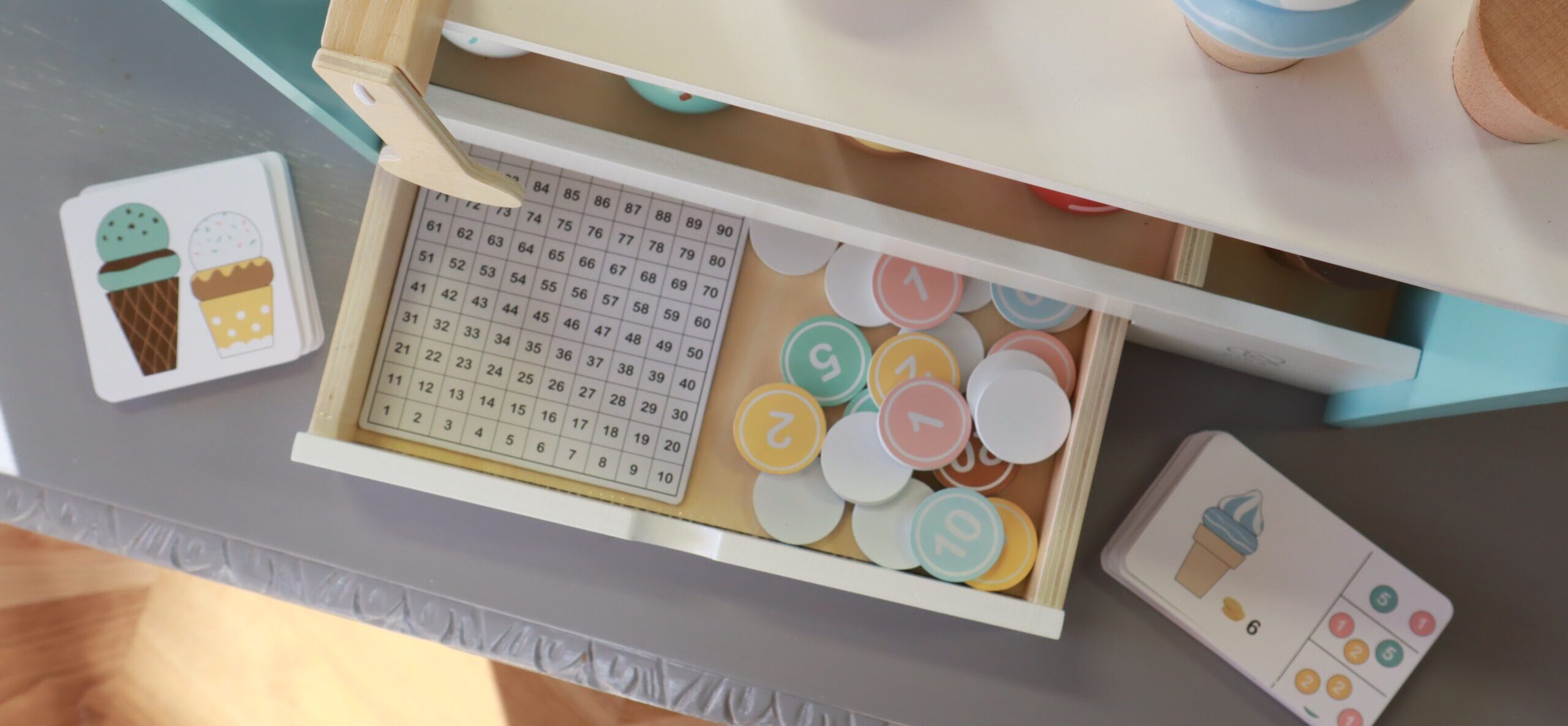 Matematisk isbutik med opbevaring og regnetavle